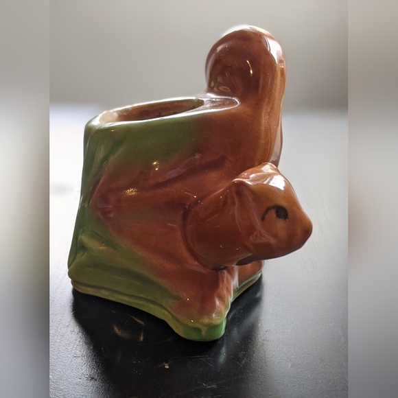 Signed Shawnee Pottery Squirrel Planter #664 - Picture 9 of 10